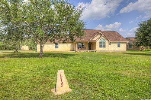 175 Creekwood Dr, Gonzales, TX, 78629-6364 | Card Image