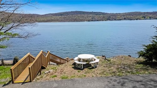 30 Julie Ln, Greenwood Lake, NY, 10925-4101 | Card Image