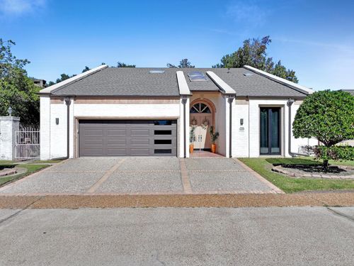 220 Summerwood St, Beaumont, TX, 77706-2704 | Card Image