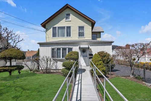 1118 W Broadway, Hewlett, NY, 11557-1102 | Card Image