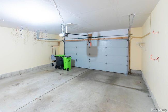 28460 Carlton Way Dr, Condo with 2 bedrooms, 2 bathrooms and null parking in Novi MI | Image 38