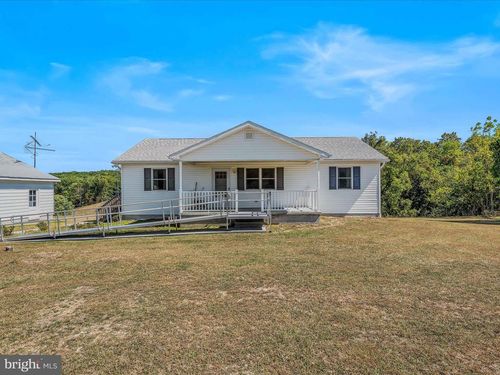 651 Johnsons Mill Rd, BERKELEY SPRINGS, WV, 25411-4834 | Card Image