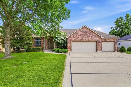 2001 Sw Wall St, Blue Springs, MO, 64015-7130 | Card Image