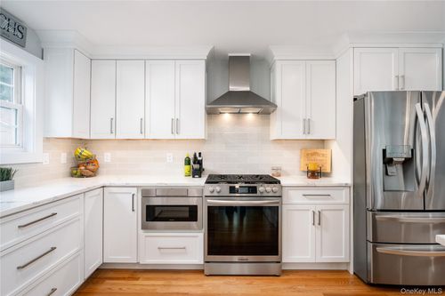 22 Babylon Dr, Sound Beach, NY, 11789-3149 | Card Image
