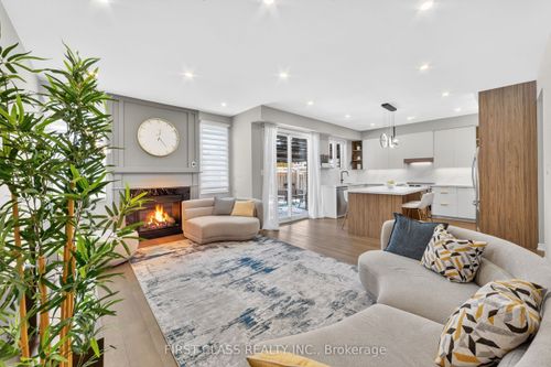 4 Church View Ave, Markham, ON, L6C0L6 | Card Image