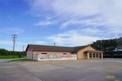 1006 West Loop, El Campo, TX, 77437-9479 | Card Image