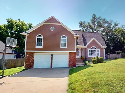 8626 Oakview Dr, Lenexa, KS, 66215-4191 | Card Image