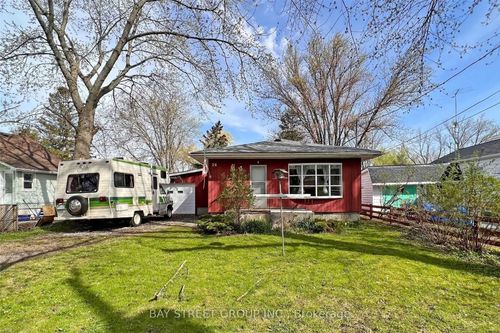 26 Douglas Rd, Richmond Hill, ON, L4E3G9 | Card Image