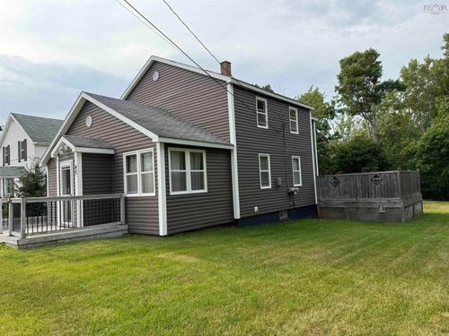 40 Claremont Ave, Stellarton, NS, B0K1S0 | Card Image