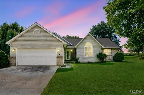 612 N Hickory St, Jerseyville, IL, 62052-1349 | Card Image