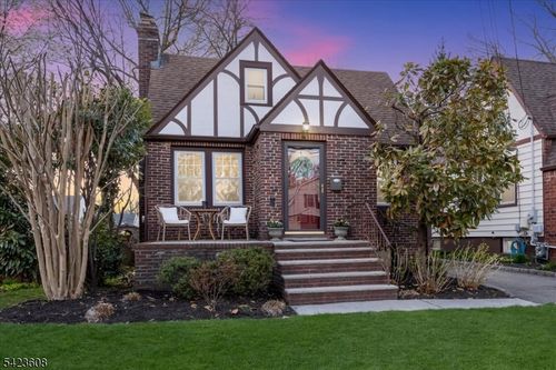 111 Columbia Ave, Cranford, NJ, 07016-2031 | Card Image