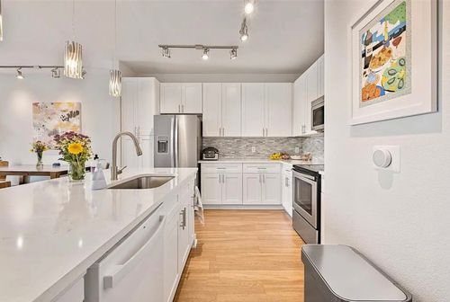 5040-1900 Barton Springs Rd, Austin, TX, 78704-1471 | Card Image