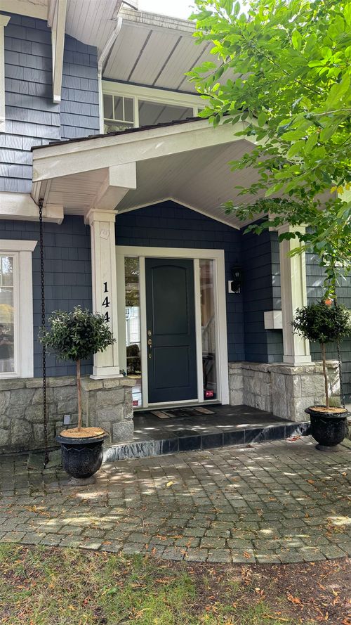 upper-1395 Lawson Ave, West Vancouver, BC, V7T2E6 | Card Image