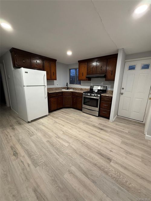 227 N Walnut St, Massapequa, NY, 11758-2910 | Card Image