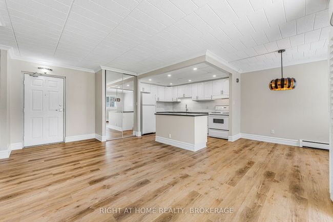 102 - 20 John St, Condo with 2 bedrooms, 1 bathrooms and 3 parking in Grimsby ON | Image 8