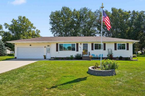 205 6th St, Fairbank, IA, 50629-7582 | Card Image