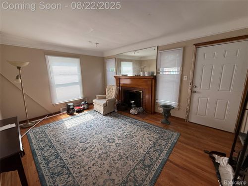 20293 Washtenaw St, Harper Woods, MI, 48225-2227 | Card Image