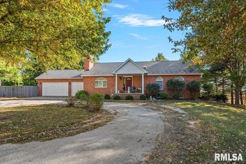 800 S Walnut St, Rochester, IL, 62563-9753 | Card Image