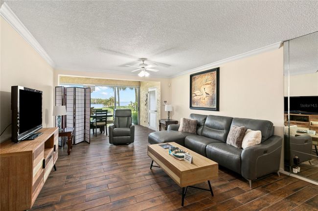 Family Room | Image 10