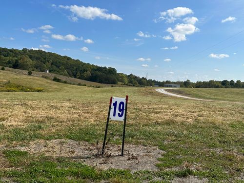19 Bull Run, East Bernstadt, KY, 40729 | Card Image
