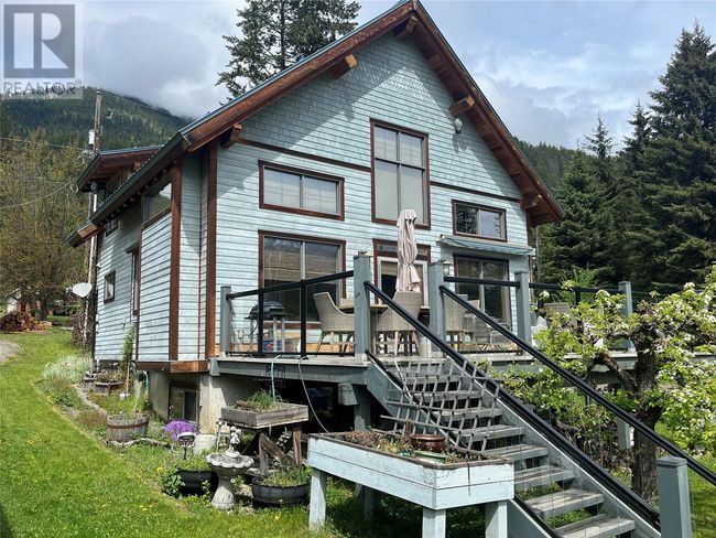 130 8 Th St, House other with 2 bedrooms, 3 bathrooms and null parking in Kaslo BC | Image 9