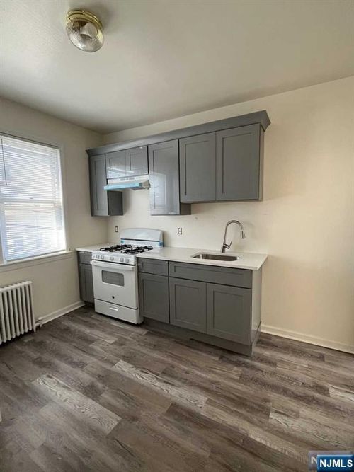 166 Washington Ave, Little Ferry, NJ, 07643-2071 | Card Image