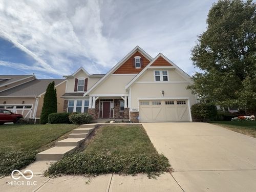 13052 Whitten Dr N, Fishers, IN, 46037-6205 | Card Image