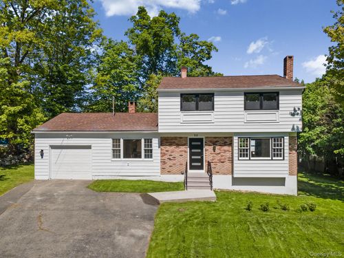 20 Park Circle Dr, Middletown, NY, 10940-2911 | Card Image