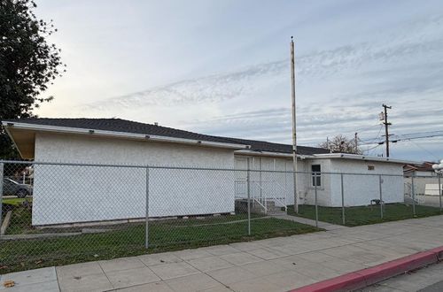 2611 N Fresno St, Fresno, CA, 93703-1832 | Card Image
