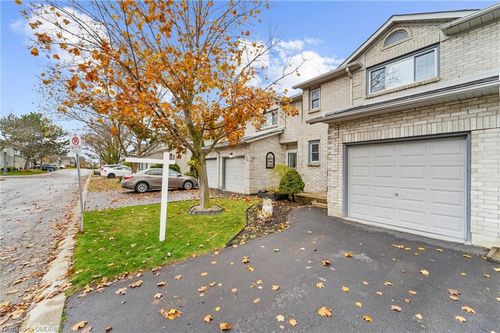 2 Royalwood Crt, Stoney Creek, ON, L8E4Y9 | Card Image