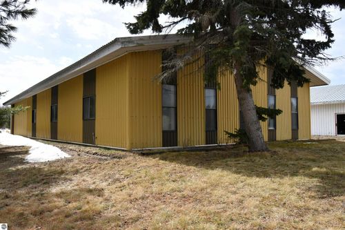 14260 Stover Rd, Charlevoix, MI, 49720-9793 | Card Image