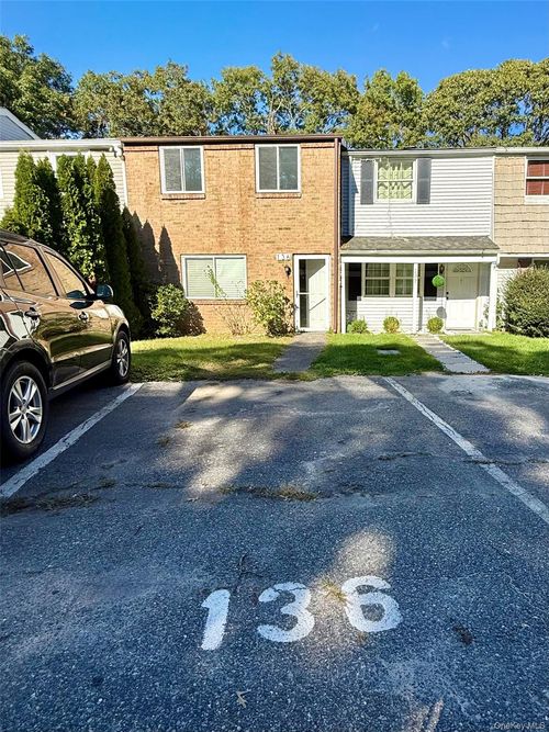 136 Hill Cres, Calverton, NY, 11933-1708 | Card Image