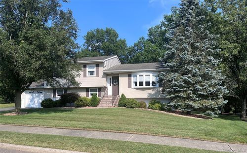 17 Hampshire Dr, Washingtonville, NY, 10992-1268 | Card Image