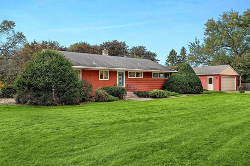 3200 Floral Ln, La Crosse, WI, 54601-6029 | Card Image