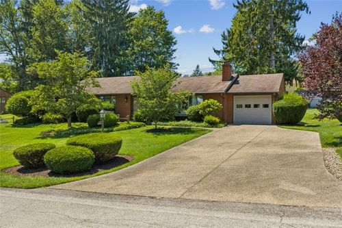 127 Allan Dr, Beaver, PA, 15009-1201 | Card Image