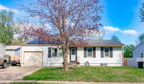 1211 N Cedar Crest Dr, Independence, MO, 64056-1124 | Card Image