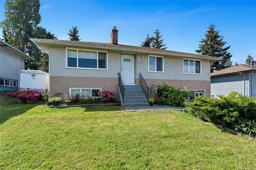 565 Baker St, Saanich, BC, V8Z2H6 | Card Image