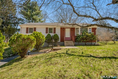 8 Holly Hill Dr, Uncasville, CT, 06382-1104 | Card Image