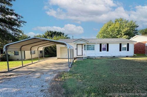 305 E Elm St, Skiatook, OK, 74070-2219 | Card Image