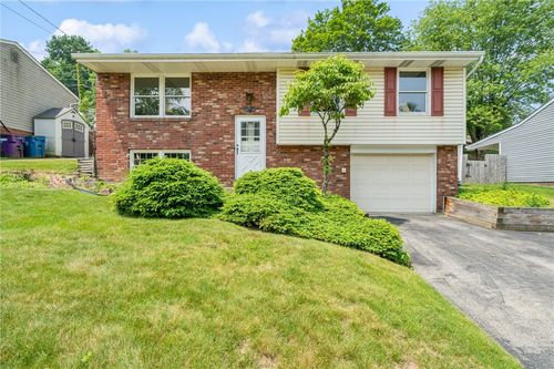 520 Malabar Dr, Pittsburgh, PA, 15239-2526 | Card Image