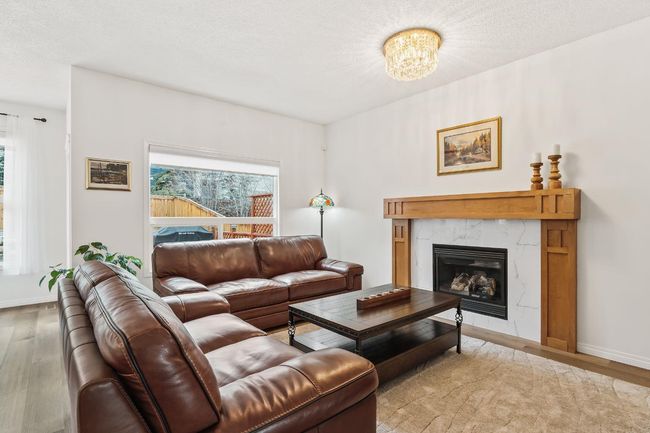 137 St Moritz Pl Sw, House other with 5 bedrooms, 4 bathrooms and 4 parking in Calgary AB | Image 5