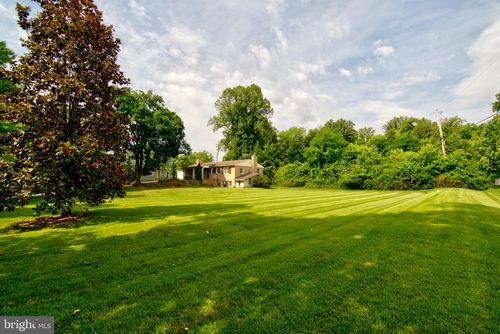 900 Walker Rd, GREAT FALLS, VA, 22066-1917 | Card Image