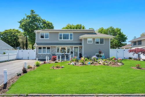 33 Wiltshire Dr, Commack, NY, 11725-3330 | Card Image