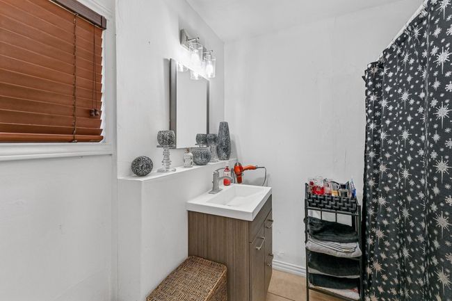 Guest bathroom on 2nd floor | Image 16