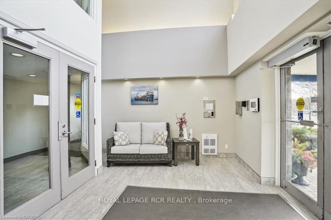 Front Lobby | Image 35