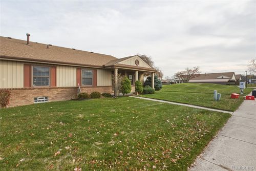 24532 Greenhill Rd, Warren, MI, 48091-1671 | Card Image