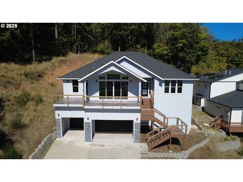 812 Hawk Dr, Silverton, OR, 97381-4103 | Card Image