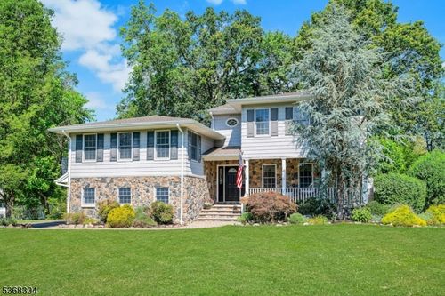8 Walker Dr, New Providence, NJ, 07974-1743 | Card Image