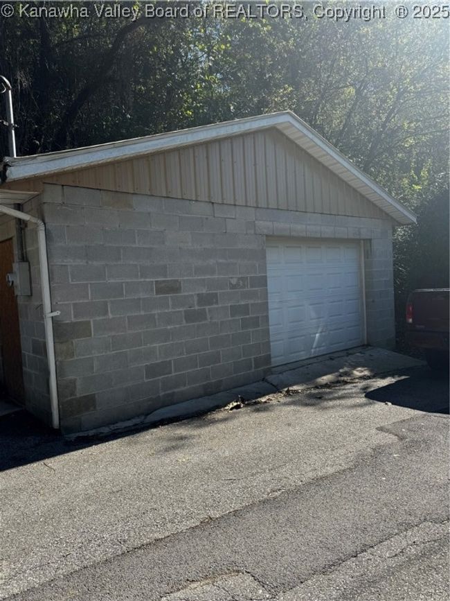 138 Cassick St, House other with 3 bedrooms, 2 bathrooms and null parking in Logan WV | Image 22