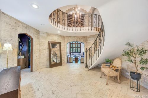 65 Clover Dr, Great Neck, NY, 11021-1031 | Card Image